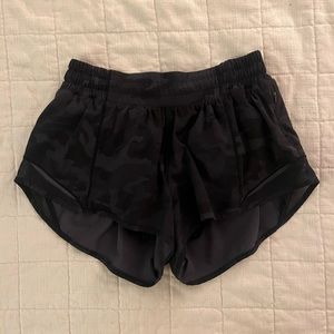 Lululemon Hotty hot low rise shorts